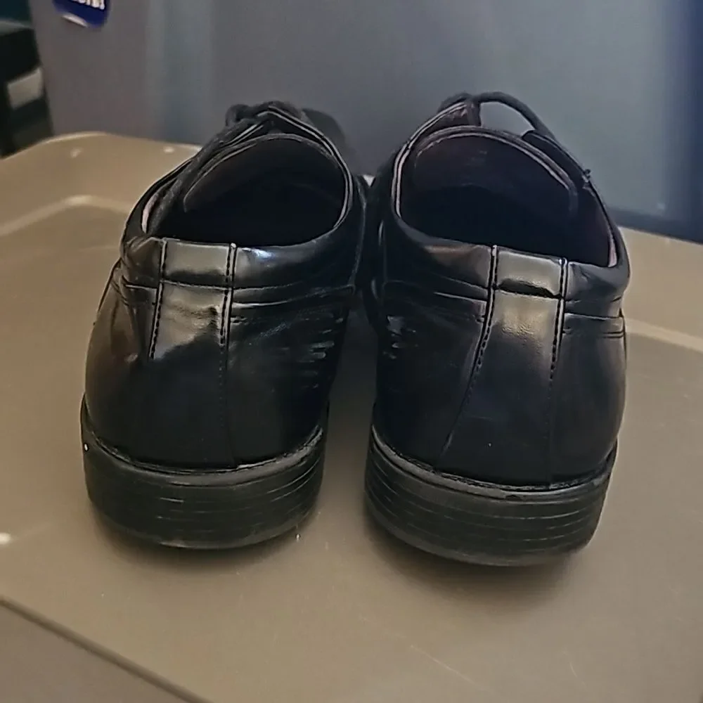 Men's Black dress shoes. Freeman Colter size 12M